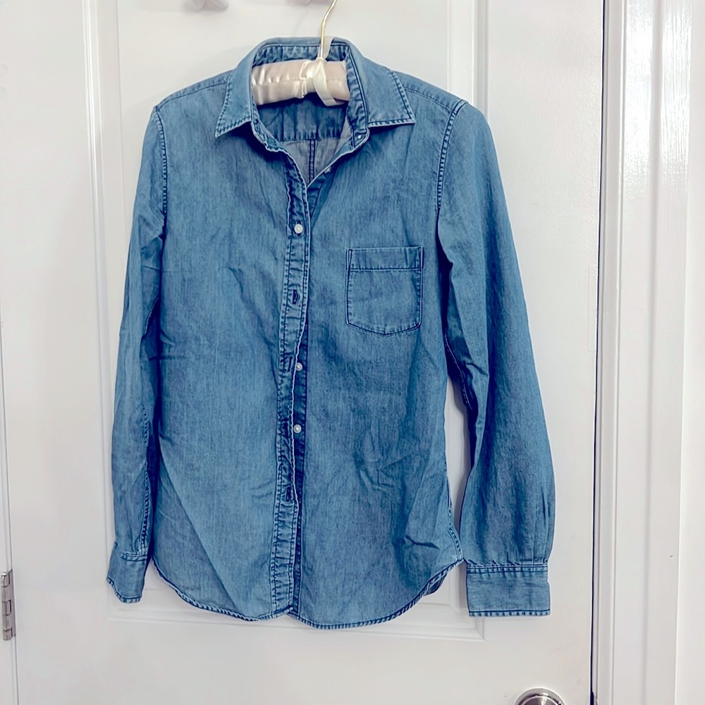 Size small Blue denim high quality button down chambray top